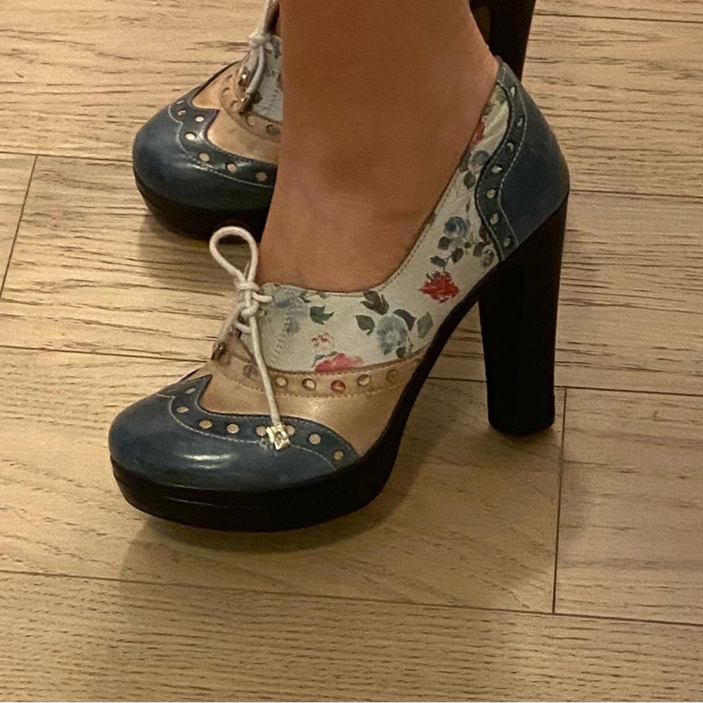 Leather retro high heel 36
